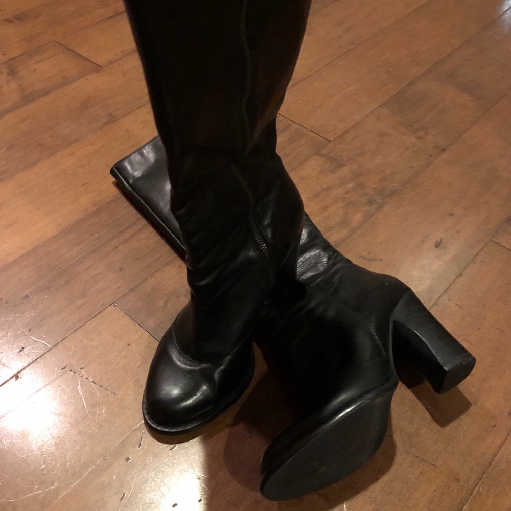 BCBGeneration BCBG Original Round Toe Zipper Boot - Picture 3 of 6
